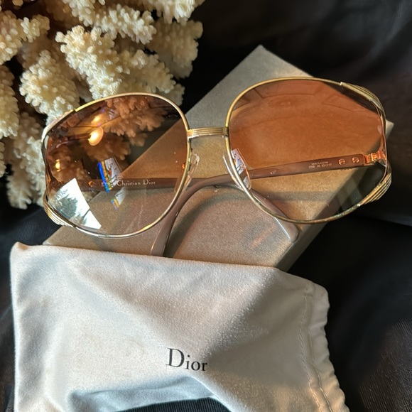 Christian Dior Sunny’s Full Inclusion - Picture 1 of 15